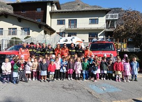 Quart, a lezione di sicurezza con i volontari di SEM e i Vigili del fuoco Quart, a lezione di sicurezza con i volontari di SEM e i Vigili del fuoco