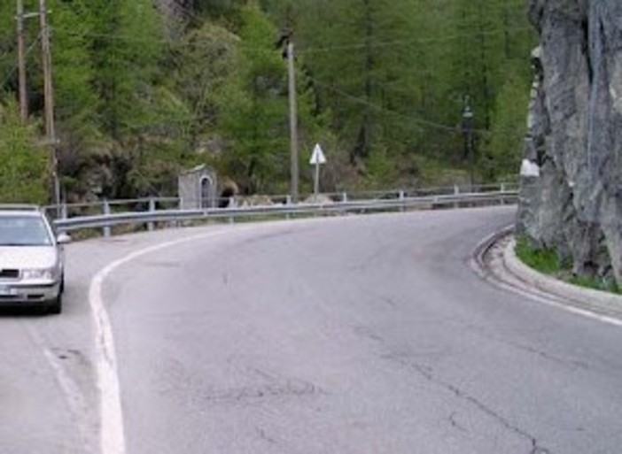 Torna il doppio senso in due tratti lungo la regionale della Valtournenche