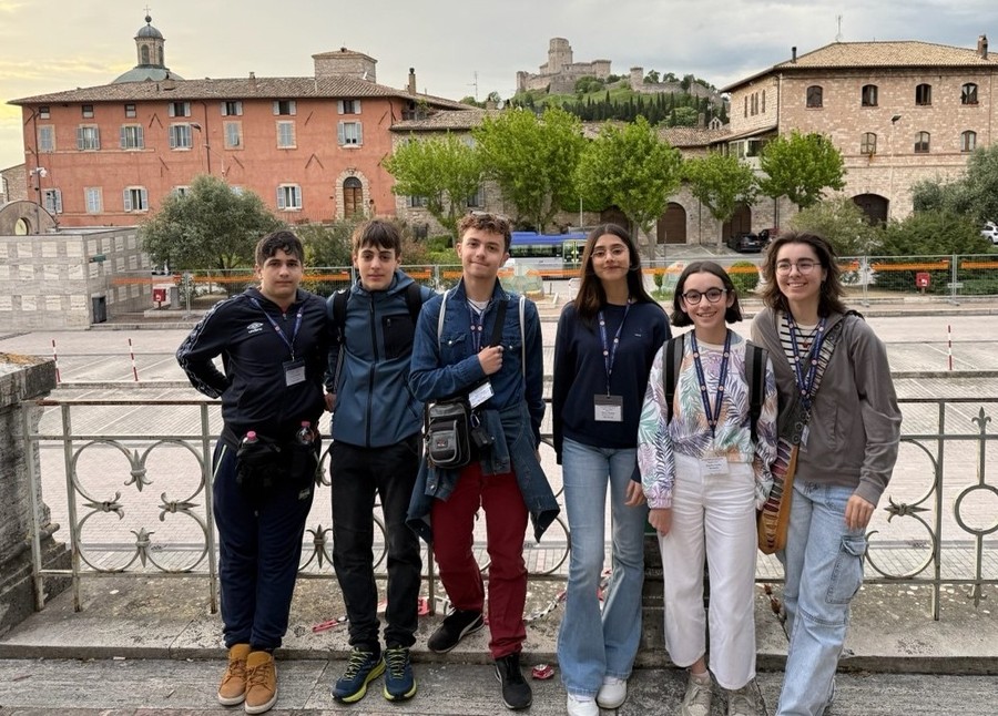 La squadra della Valle d’Aosta ad Assisi: da sn Giuseppe Cuozzo, Christian Demos, Matteo Negrini, Francesca Ricci, Cecilia Chasseur e Misia Ugonino Gralino