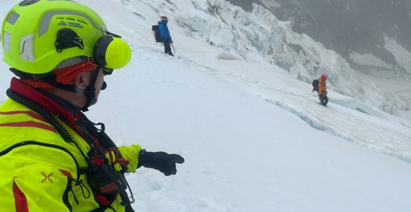 Sette alpinisti morti in 24 ore tra Monte Bianco e Cervino VIDEOINTERVENTO DEL DIRETTORE DEL SAV Sette alpinisti morti in 24 ore tra Monte Bianco e Cervino VIDEOINTERVENTO DEL DIRETTORE DEL SAV