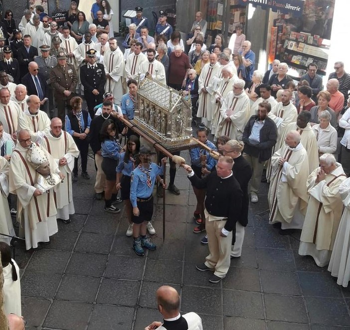 Aosta celebra San Grato; processione, Batailles, antiquariato e artisti nelle vie del centro Aosta celebra San Grato; processione, Batailles, antiquariato e artisti nelle vie del centro