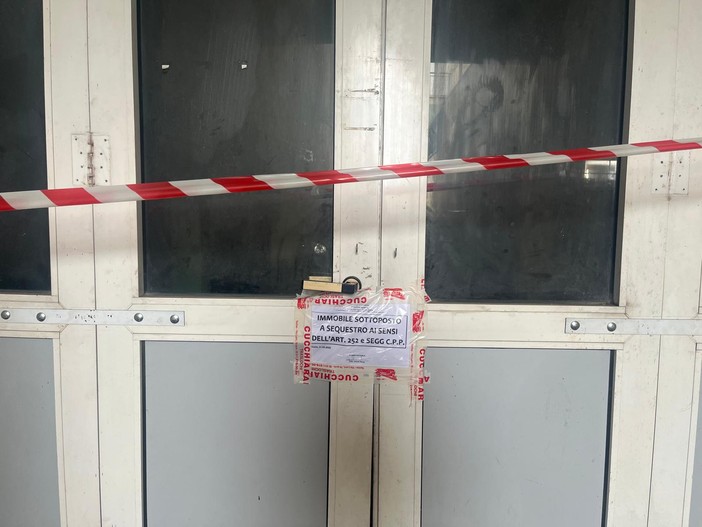 Parcheggio camper abusivo, sequestrati dalla GdF capannone pluripiano e rimessa a Pollein
