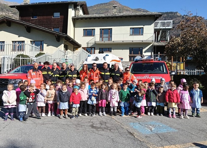 Quart, a lezione di sicurezza con i volontari di SEM e i Vigili del fuoco Quart, a lezione di sicurezza con i volontari di SEM e i Vigili del fuoco