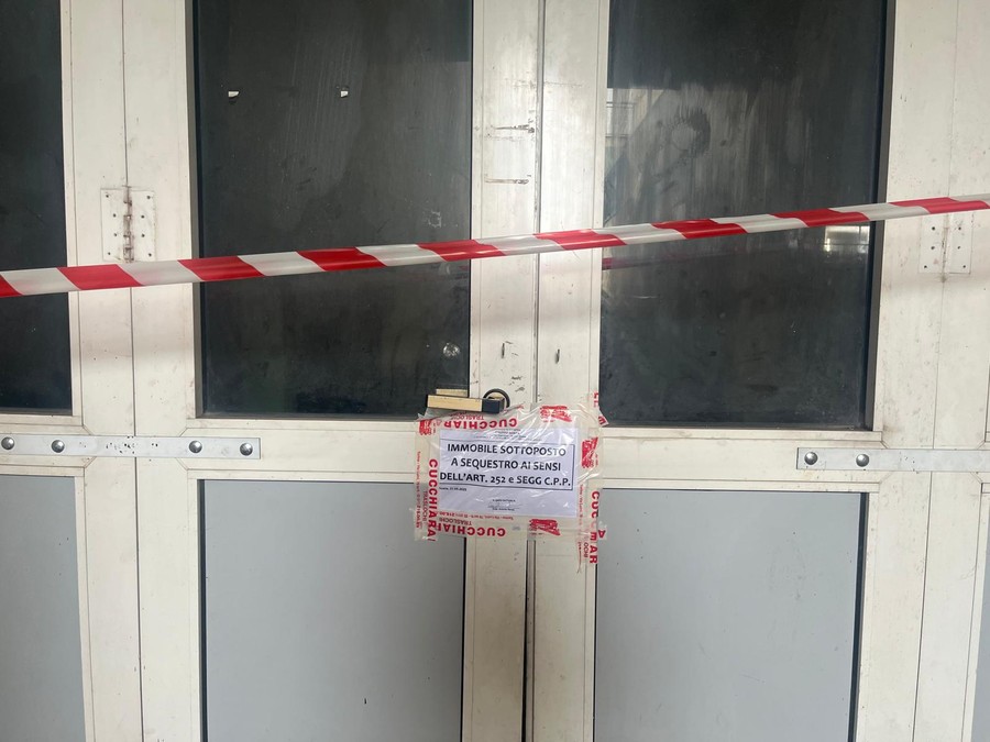 Parcheggio camper abusivo, sequestrati dalla GdF capannone pluripiano e rimessa a Pollein