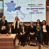 La grande staffetta solidale 'Obiettivo Tricolore' di Alex Zanardi fa tappa a Verres