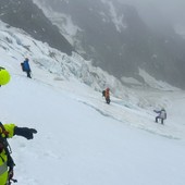 Alpinista caduto in crepaccio vicino al rifugio Gonella al Bianco Alpinista caduto in crepaccio vicino al rifugio Gonella al Bianco