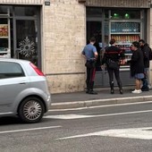 Aosta, furto con 'spaccata' in un negozio bangladino Aosta, furto con 'spaccata' in un negozio bangladino
