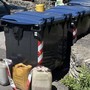Quart; abbandonano taniche con liquidi vicino ai cassonetti, individuati e multati Quart; abbandonano taniche con liquidi vicino ai cassonetti, individuati e multati