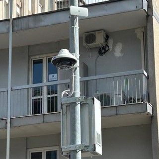La telecamera a 360° installata in via Torre del Lebbroso ad Aosta