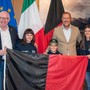 Il Presidente della Giunta, Renzo Testolin (a sn) con il presidente del Coni VdA, Jean Dondeynaz insieme ad alcuni giovanissimi atleti