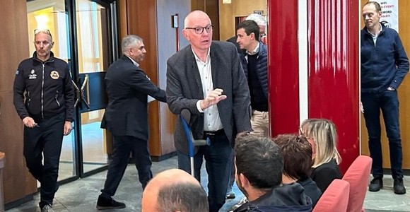 Il Presidente Testolin (al centro nella foto) durante la riunione con i sindaci dei paesi interessati dai lavori