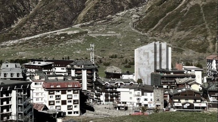 Cervinia, abitanti esasperati dai rumori del cantiere di The Stone: 'si lavori dopo le 8.30'