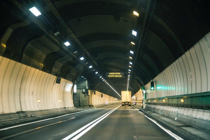 La chiusura del tunnel del Monte Bianco 'costa' alla Valle 12 milioni l'anno