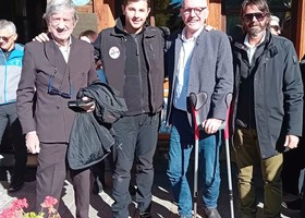 Il Presidente della Giunta, Renzo Testolin, con tre generazioni della famiglia Maquignaz: Aimé, Gabriele e Aime Junior Il Presidente della Giunta, Renzo Testolin, con tre generazioni della famiglia Maquignaz: Aimé, Gabriele e Aime Junior