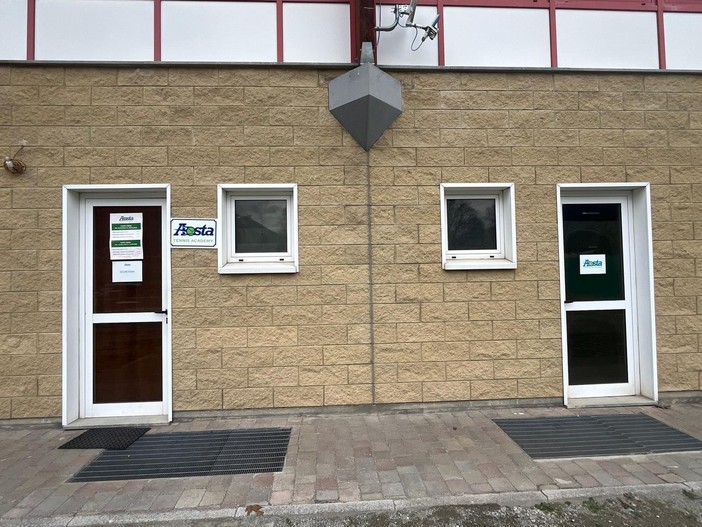Tentano scasso, arriva la polizia ma i due possono andarsene senza (per ora) denuncia