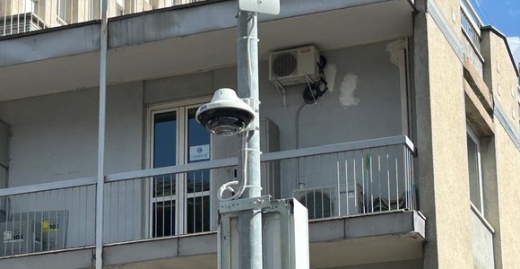 La telecamera a 360° installata in via Torre del Lebbroso ad Aosta