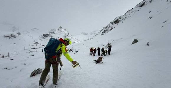Valanga a Rhemes, evacuate in elicottero circa 100 persone Valanga a Rhemes, evacuate in elicottero circa 100 persone