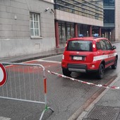 Pericolante la vetrata di una finestra, chiusa via Festaz lungo la Finaosta