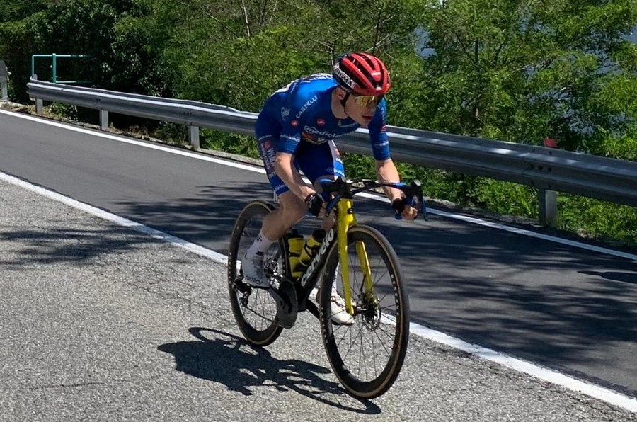 Jonas Vingegaard durante la discesa di St-Barthélemy (foto Laprimalinea.it)