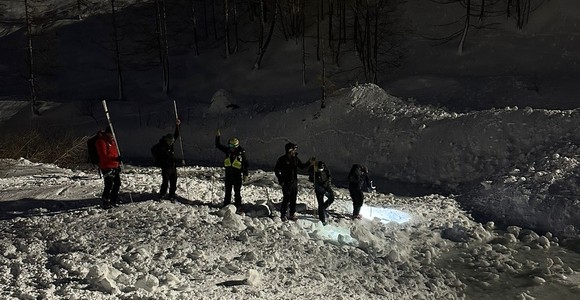 Maxi valanga sopra Gressoney; Sav, Forestale e Vigili del fuoco al lavoro