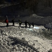 Maxi valanga sopra Gressoney; Sav, Forestale e Vigili del fuoco al lavoro