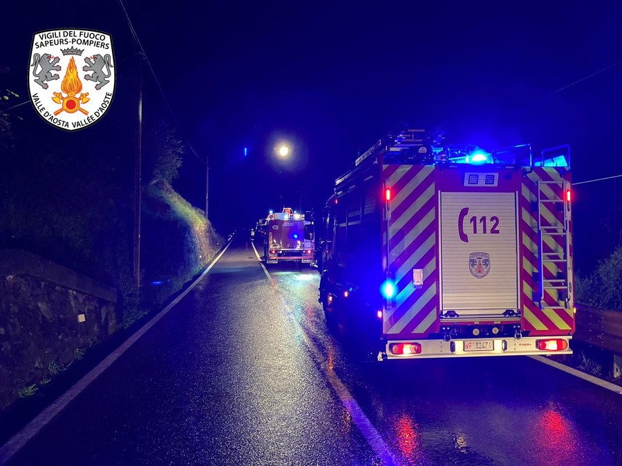 Pontey: brucia un'abitazione, famiglia in ospedale per precauzione