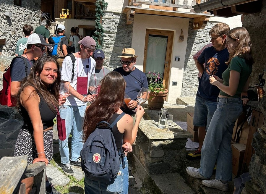 Dal tetto di un pollaio a Cretaz la band 'Stato Brado’ chiuderà La Vague Vins des Montagnes 2025