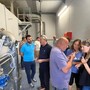 Un momento del sopralluogo: l'assessore Carrel (primo da sn) insieme all'ingegnere Corrado Trasino (a capo dello Studio che ha progettato le opere); il presidente dei CMF, Giorgio Lale Murix, illustra alcuni dettagli alla dirigente Anais Piccot (prima da dx)