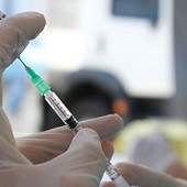 Risultati choc da sondaggio Ambrosetti: in brusco calo in Italia la fiducia nei vaccini