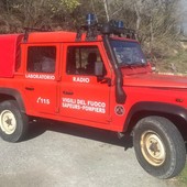 Vigili del fuoco e forestali in azione su incendio boschivo a Lillianes Vigili del fuoco e forestali in azione su incendio boschivo a Lillianes