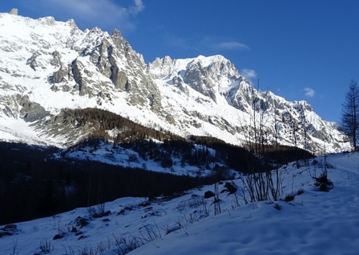 Val Ferret, giovedì operazioni di distacco artificiale delle valanghe