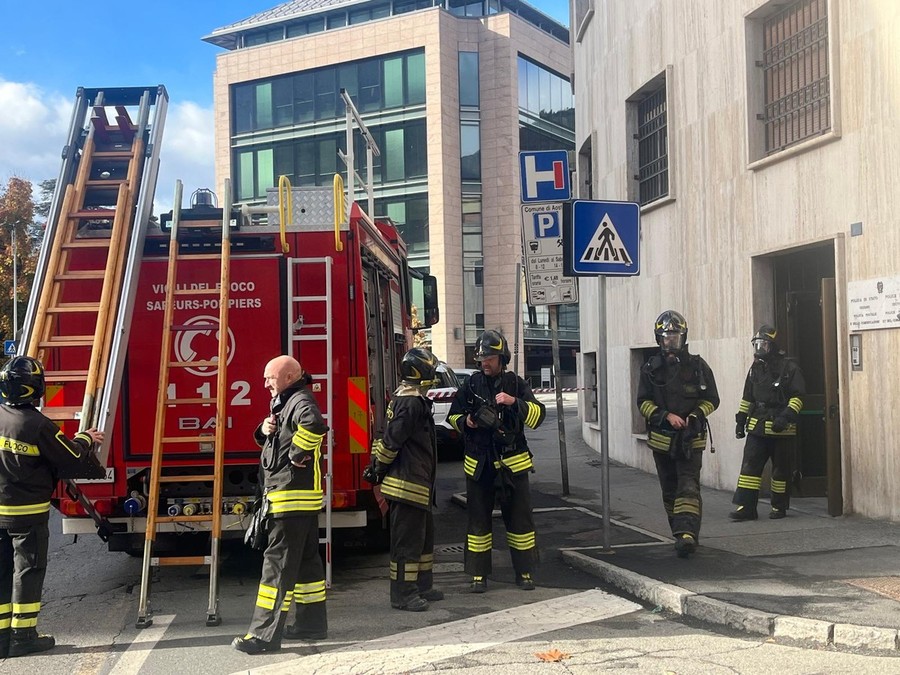 Aosta, evacuata la sede centrale delle Poste per un allarme incendio Aosta, evacuata la sede centrale delle Poste per un allarme incendio